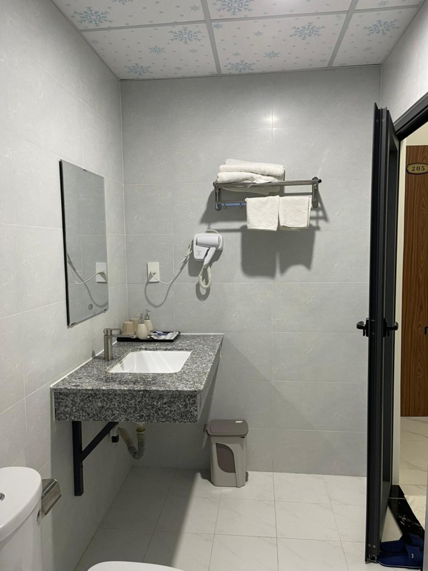 Duc Luu Quang Hotel Binh Thuan Tuy Phong Exterior foto